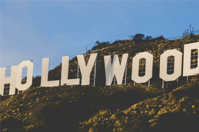 Знаменитости Голливуда, изучавшие английский как второй язык